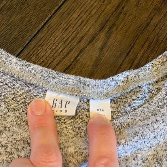 ⚡️2/$25⚡️GAP Kids Softspun Sweater - Picture 3 of 3